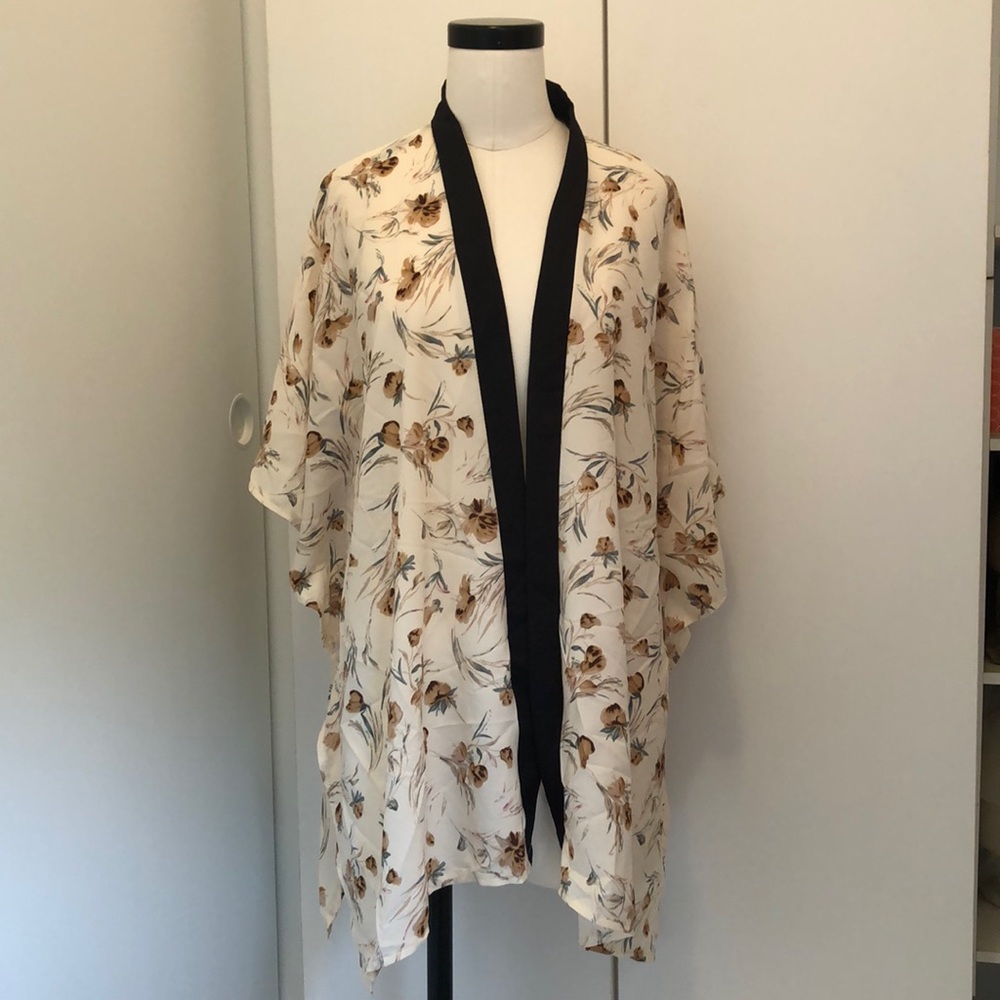 NEW WITH TAGS Cream Floral Print Kimono with Wide Black Trim